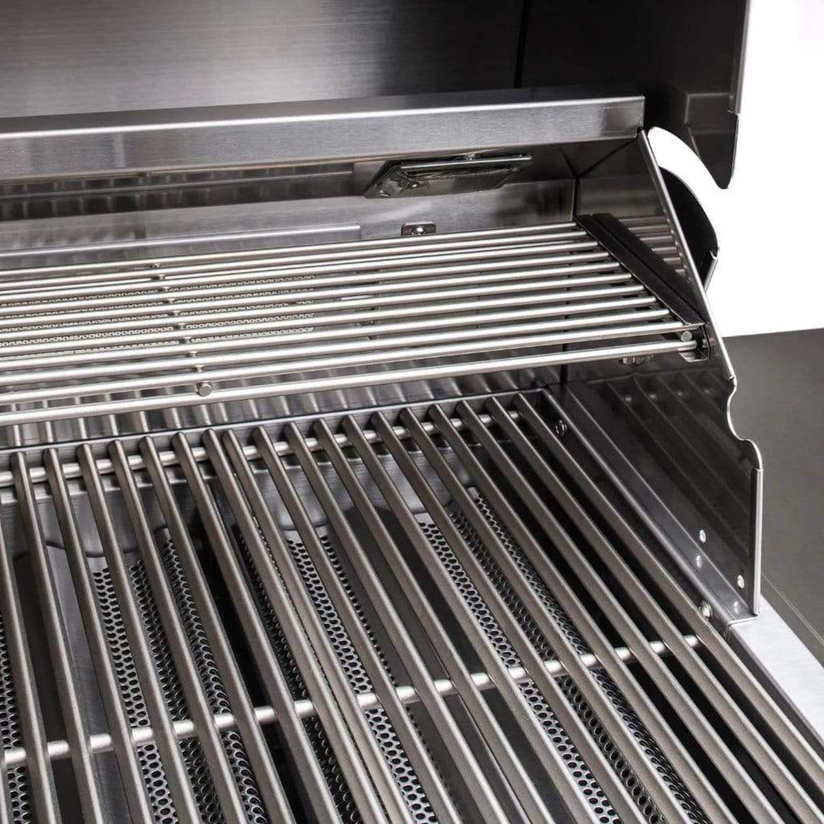 Blaze Premium LTE 32-Inch 4-Burner Marine-Grade Stainless Steel Freestanding Gas Grill with Rear Infrared Burner and Integrated Grill Lights